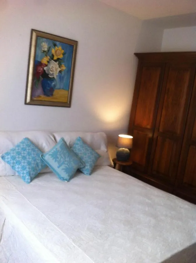 Bed and Breakfast Brezza Di Mare à San Teodoro  Couette-café