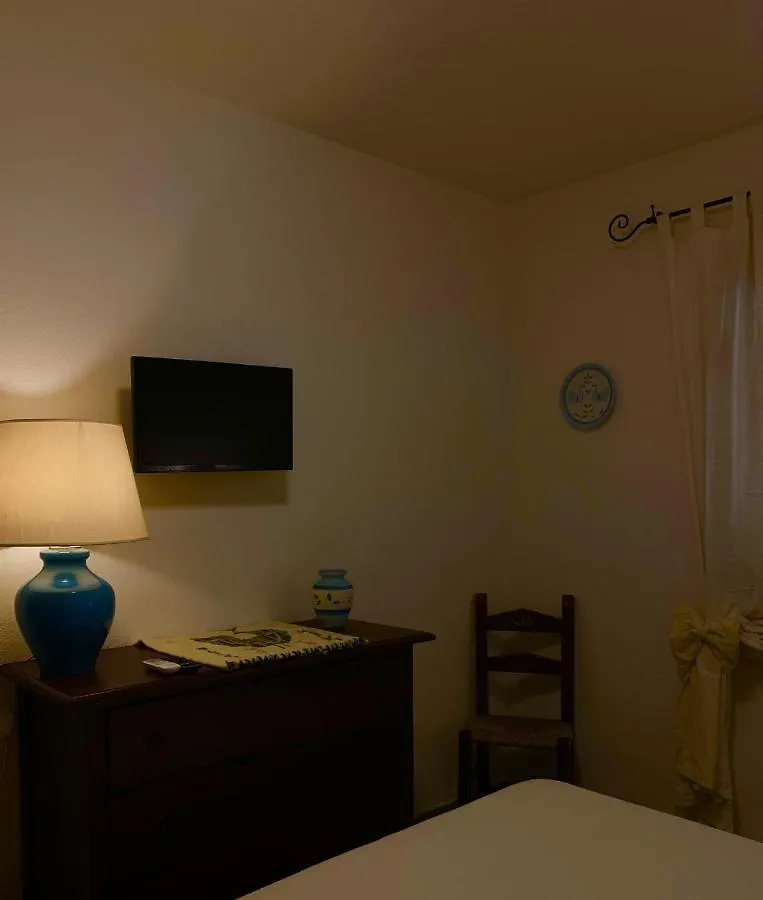 Brezza Di Mare Bed & Breakfast San Teodoro  Italy